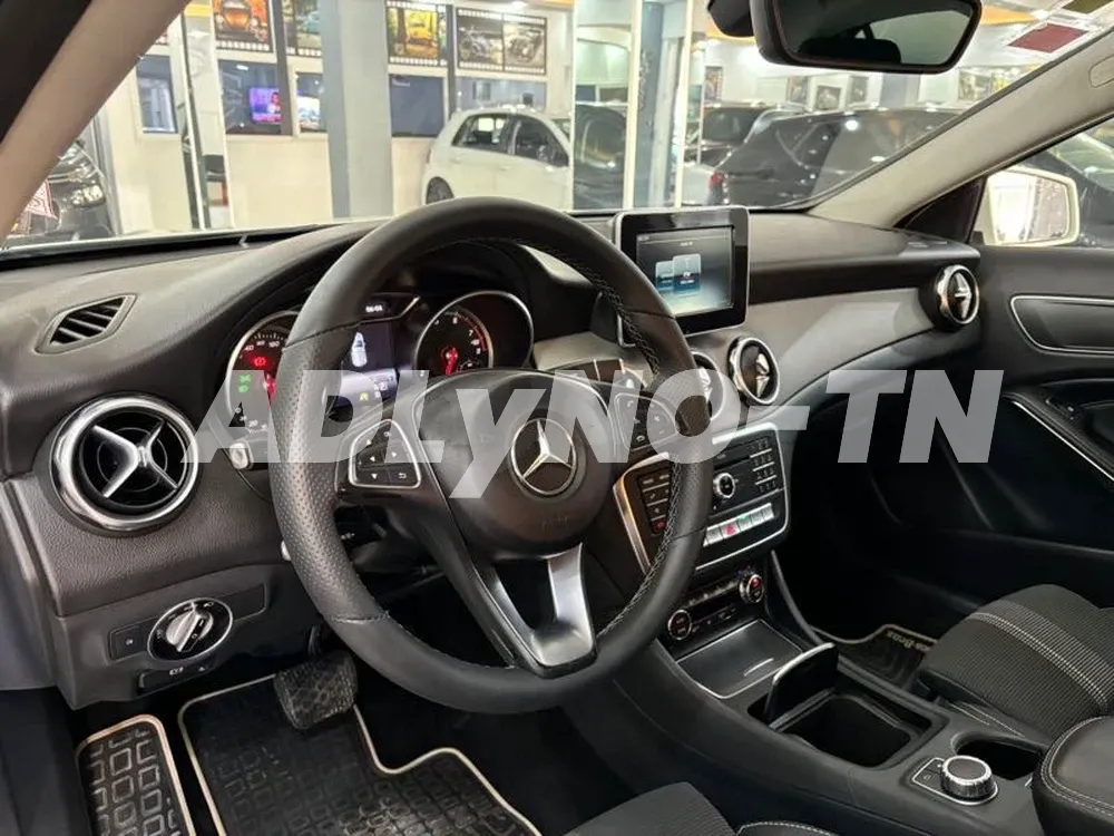 2017 MERCEDES GLA 200 à Tunis - Photo 6
