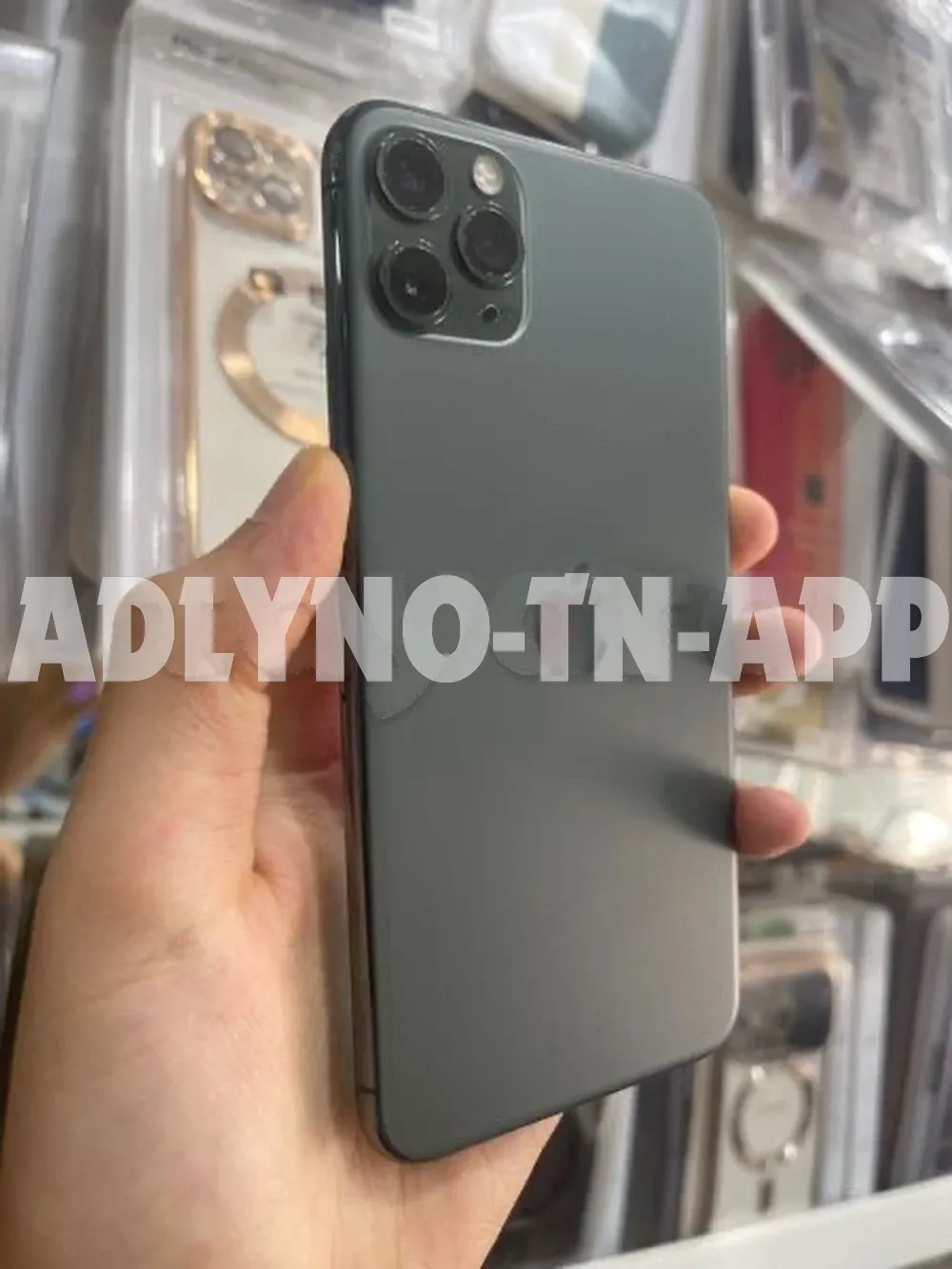iPhone 11 Pro Max 256G état neuf parfaite peu servi jamais réparé aucun défaut tt en marche avec son câble facture et garantie batterie 90% prix 1490dt tel 20172643 à Tunis - Photo 2