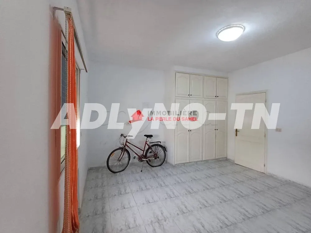 TRÈS BELLE VILLA DE 434 m² SUR DEUX FACADE PRÈS DE CARREFOUR❤AKOUDA à sousse - Photo 4