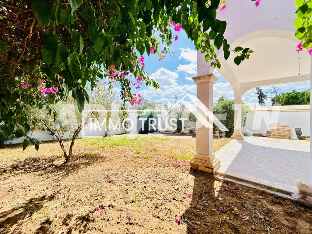 Villa S+4 avec jardin à La Soukra à Ariana - Photo 2