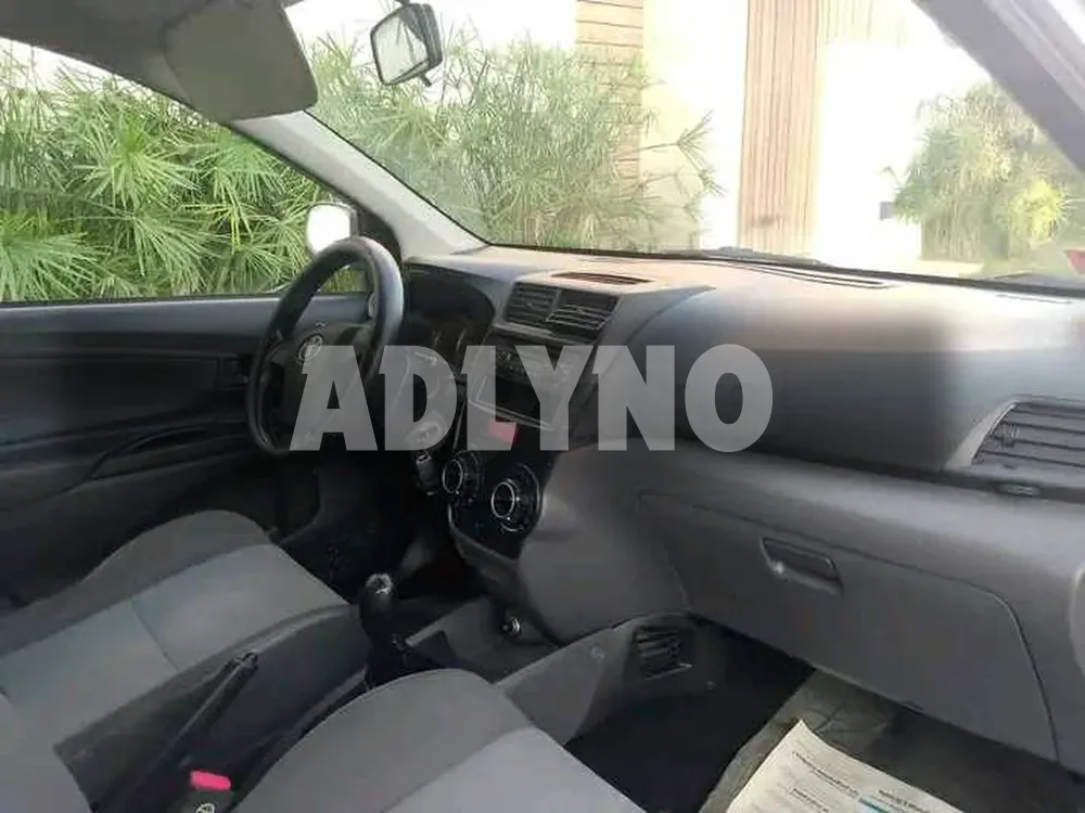 TOYOTA AVANSIS PREMIÈRE MAIN TRÈS PROPRE à Ariana - Photo 6