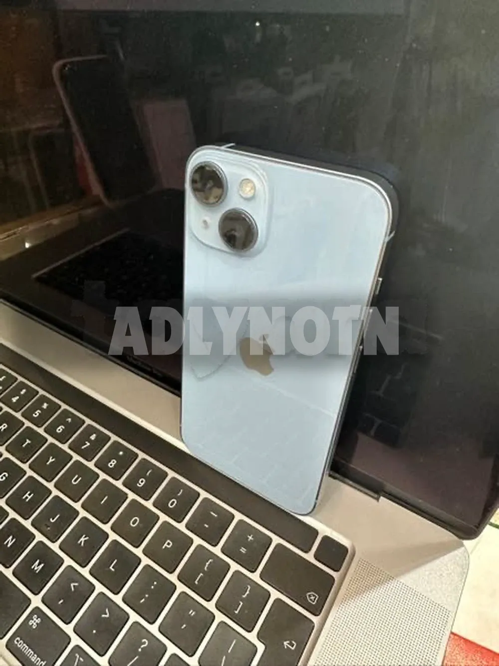 iPhone 14 Noire 128G/256G batterie 93% état parfaite aucun défaut tt en marche jamais réparé importé avec son câble et facture boutique et garantie prix 128G à 1850dt 256g batt90 à 1850d tel27952688 à Tunis - Photo 2