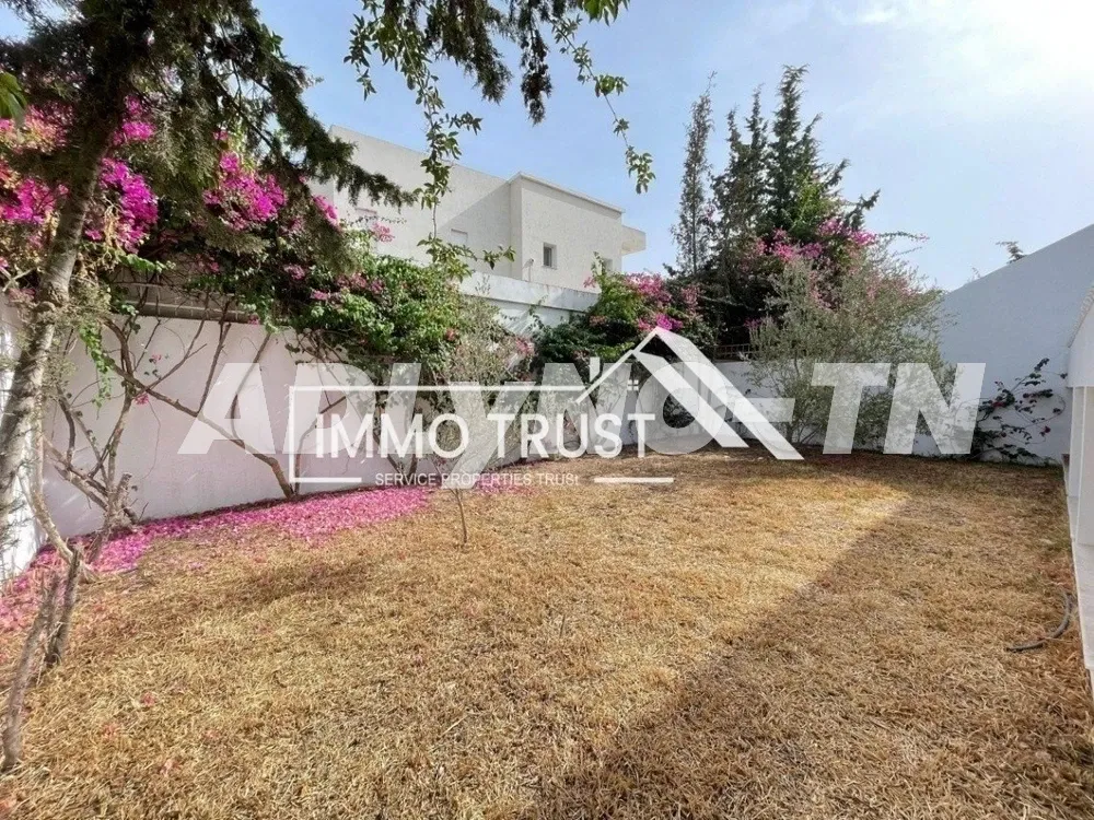?Villa S+5 avec chambre de service à La Soukra à Ariana - Photo 1