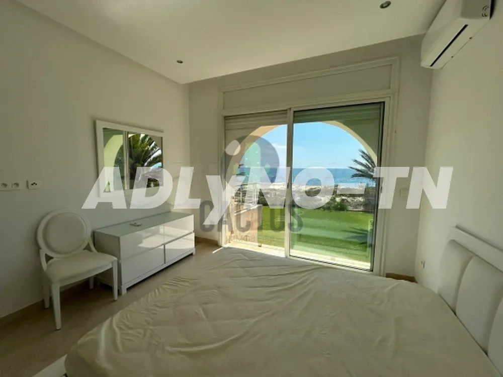 À vendre : Villa pieds dans l'eau sur un terrain de 779m² à Jinene Beni Khiar à Nabeul - Photo 4