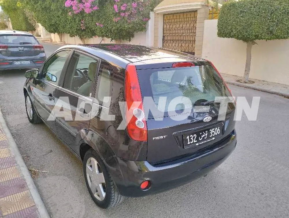 Ford Fiesta Ghia à Ariana - Photo 5