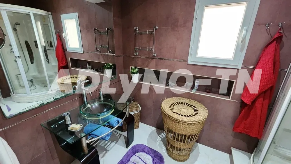 villa à louer pour une longue durée à Ben Arous - Photo 8