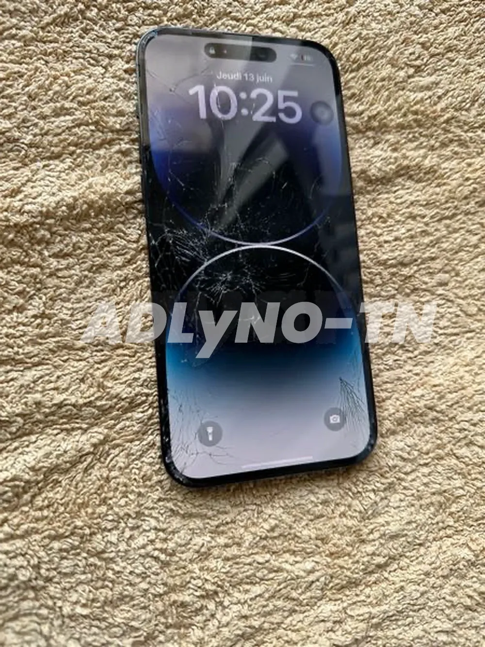 iPhone 14 Pro Max 256G batt100% écran fissuré tactile 10/10 tt en marche aucun défaut jamais réparé validé avec son câble et facture boutique prix 2150d Tel 20172643 à Tunis - Photo 6