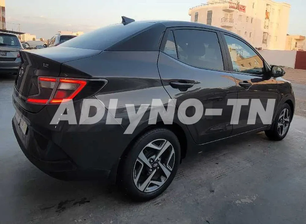 HYUNDAI I10 SEDAN à Sfax - Photo 4