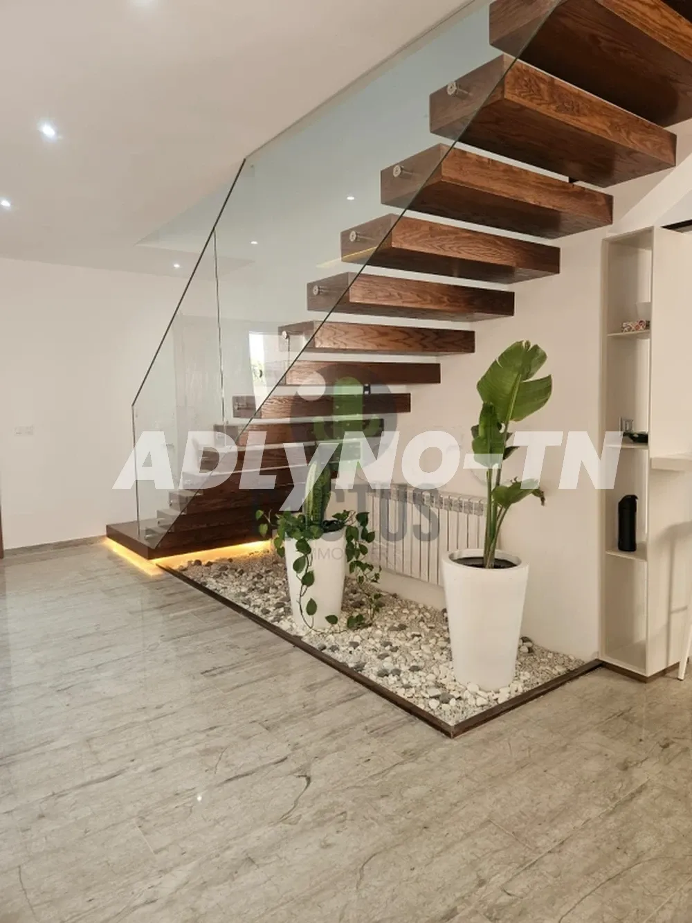 À vendre : Villa de 275 m² sur un terrain de 205 m² à Beni Khiar . à Nabeul - Photo 1