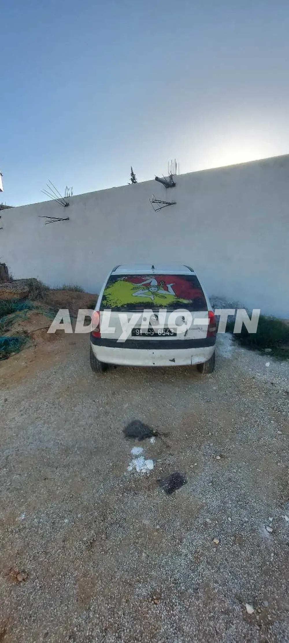 Opel corsa swing essence 3 cylindre moteur jdid 3omrou chhar carrosserie 3amla voile 3la ndhif. numéro de chassis dorigine intérieur ndhif. avant train neuf tel : 29184136 prix : 11,500 à Manouba - Photo 1