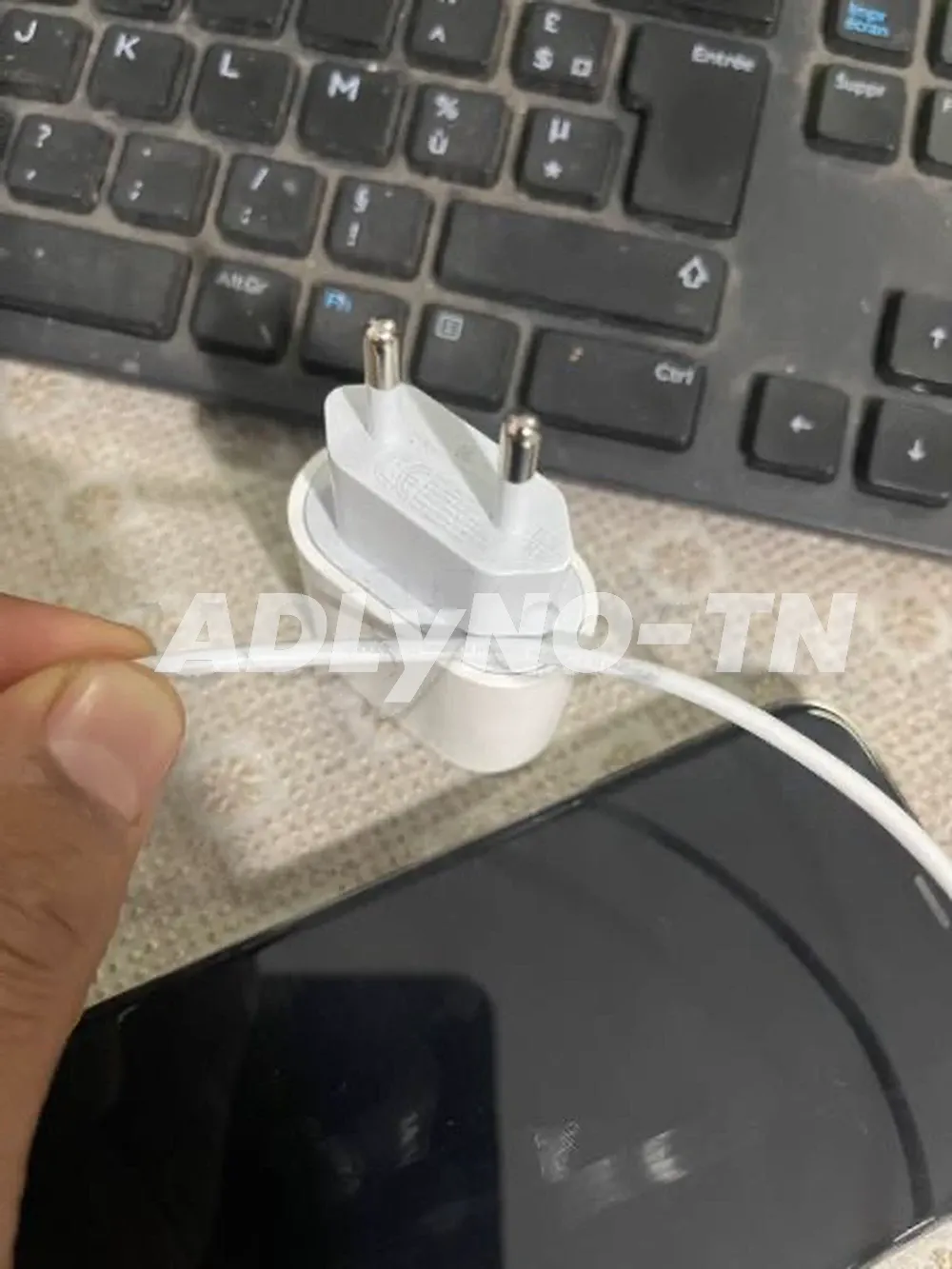 iphone 12 pro max comme neuf avec accessoires à Tunis - Photo 3