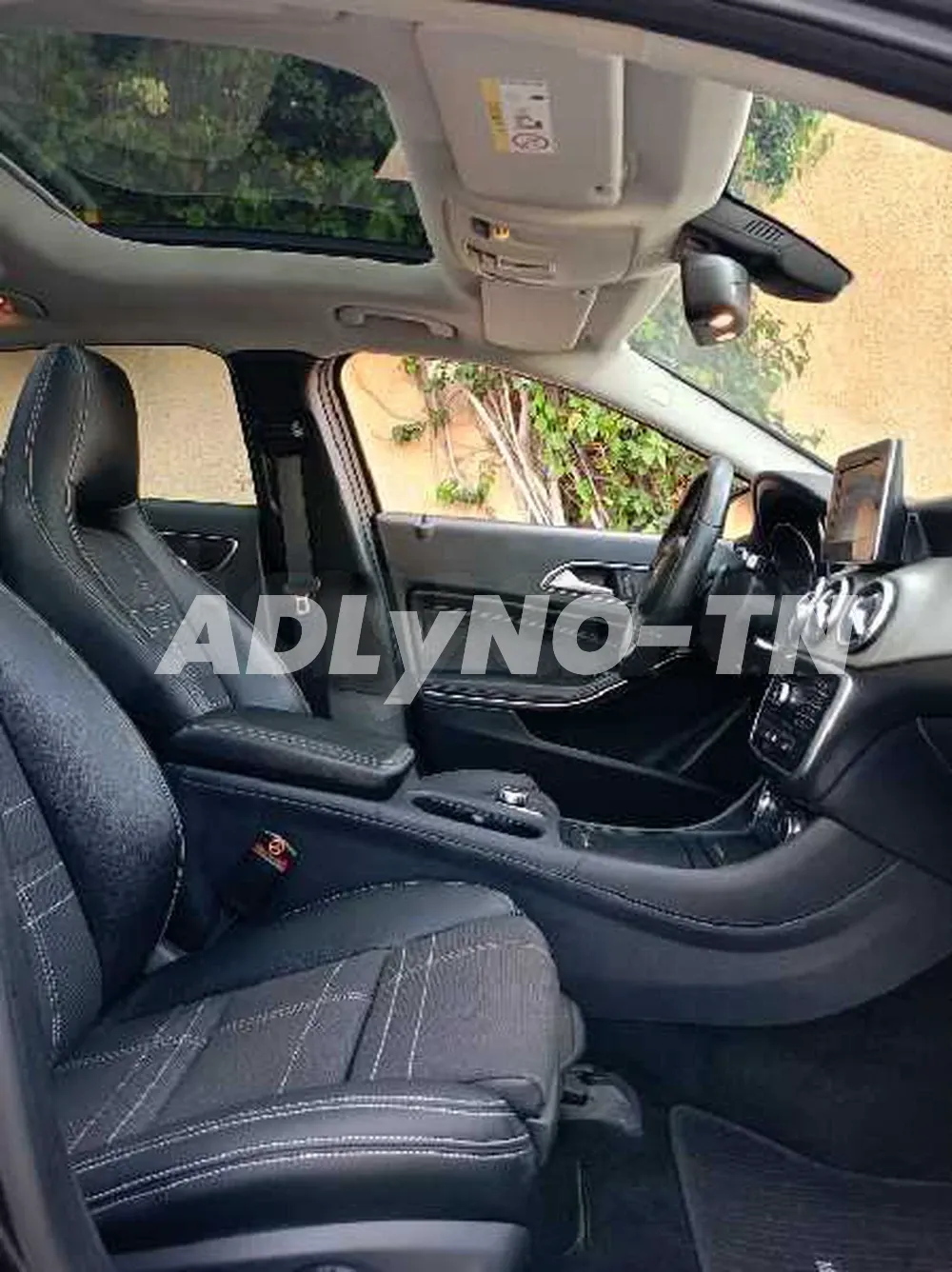 MERCEDES GLA 180 Ann 2016 à Ariana - Photo 8