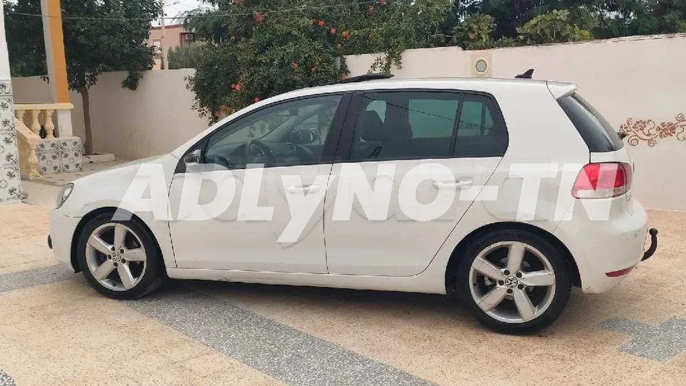 Golf 6 tdi Match plus toit ouvrant à sousse - Photo 4