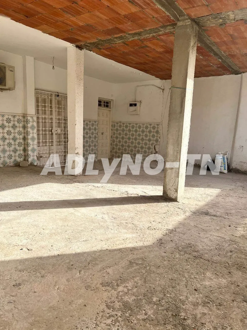 une maison de 400m² sur un terrain de 215 m² à Cité Essaha Ariana à Ariana - Photo 2