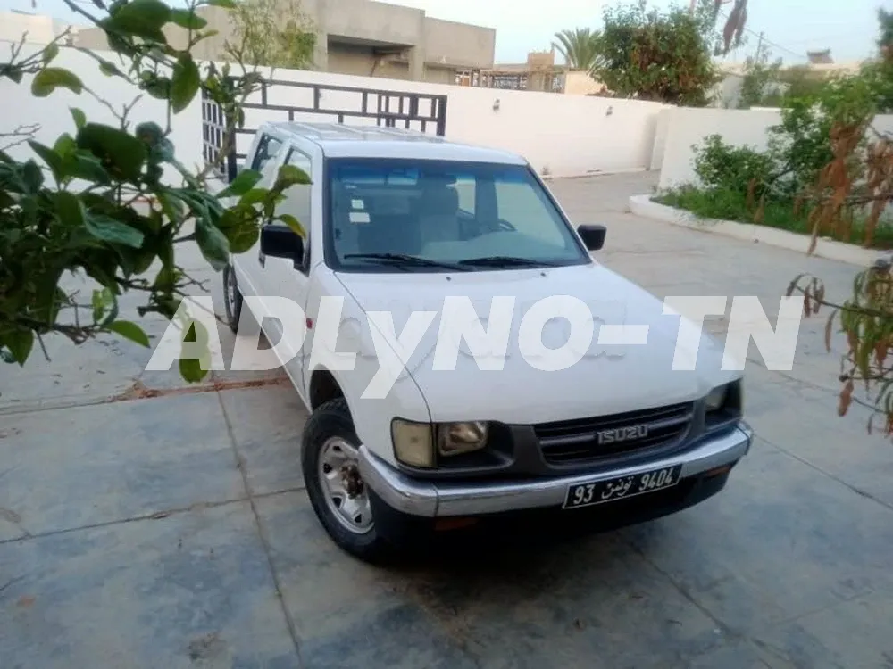 isuzu tres propre à Sfax - Photo 3