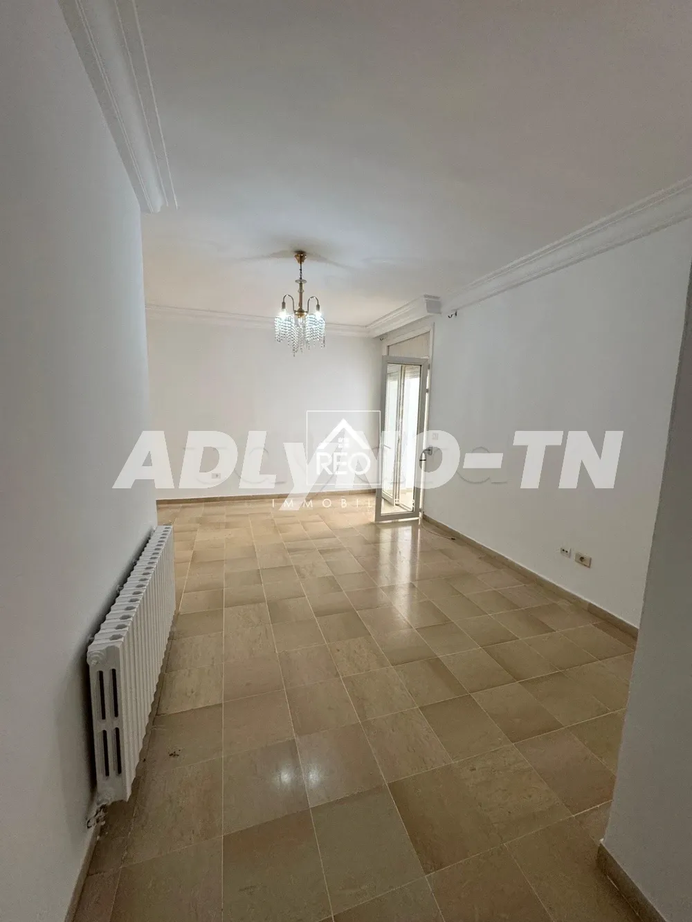 A Vendre : Un appartement S+2, Situé à Cité Wahat à Tunis - Photo 1