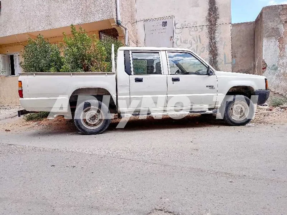 Mitsubishi L200 ancien à Gafsa - Photo 1