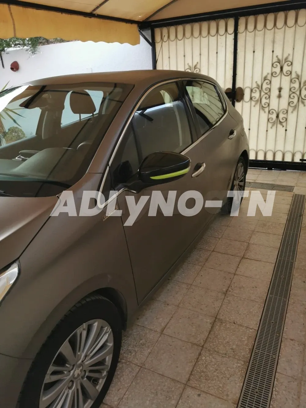 2016 Peugeot PureTech 208 à Ariana - Photo 4