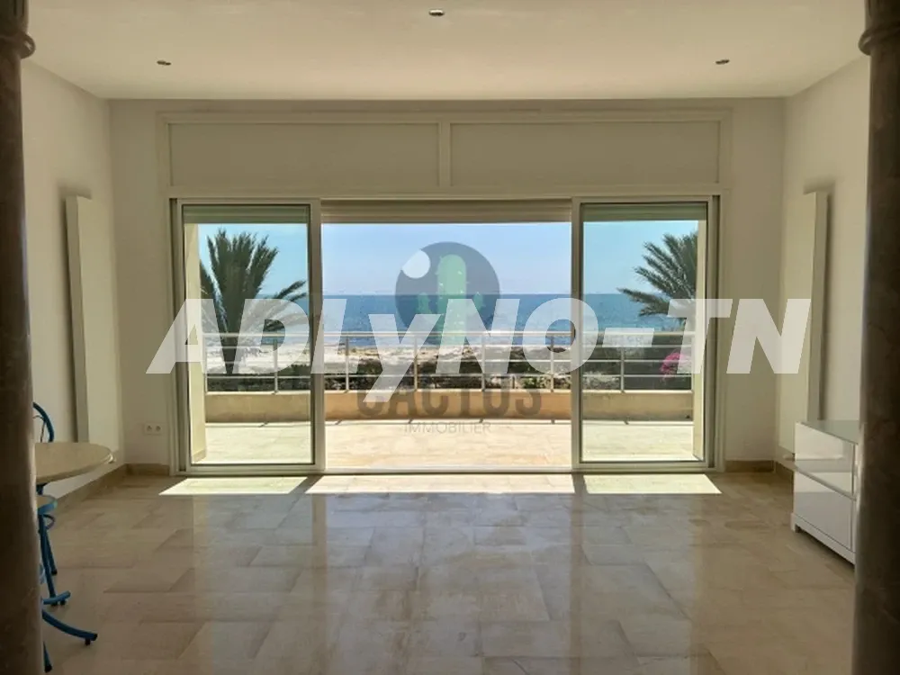 À vendre : Villa pieds dans l'eau sur un terrain de 779m² à Jinene Beni Khiar à Nabeul - Photo 2