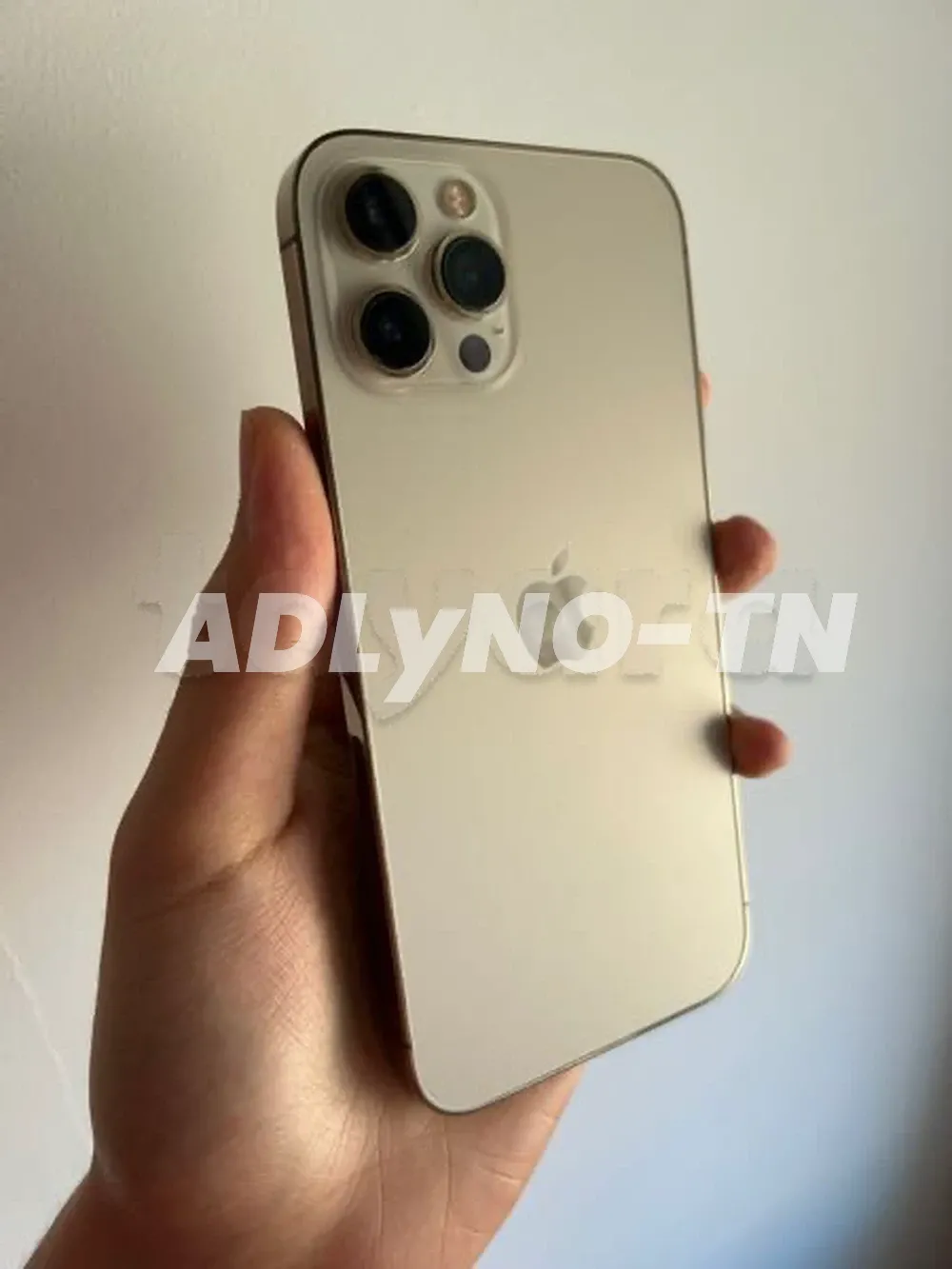 iPhone 12 Pro Max 128G Gold état parfaite importé aucun défaut tt en marche avec son câble et facture garantie boutique Batt 85% prix 1750dt tel 20172643 à Tunis - Photo 1