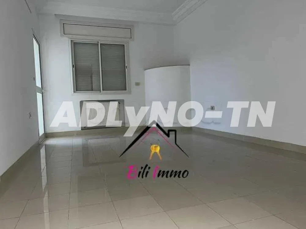  À LOUER : Un appartement S+2 situé à Cité Wahat 