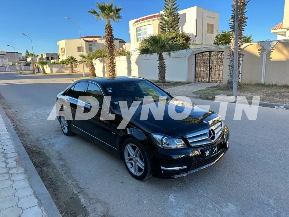 Mercedes-Benz classe c180 restylé phase 2 kit amg à Ariana - Photo 2