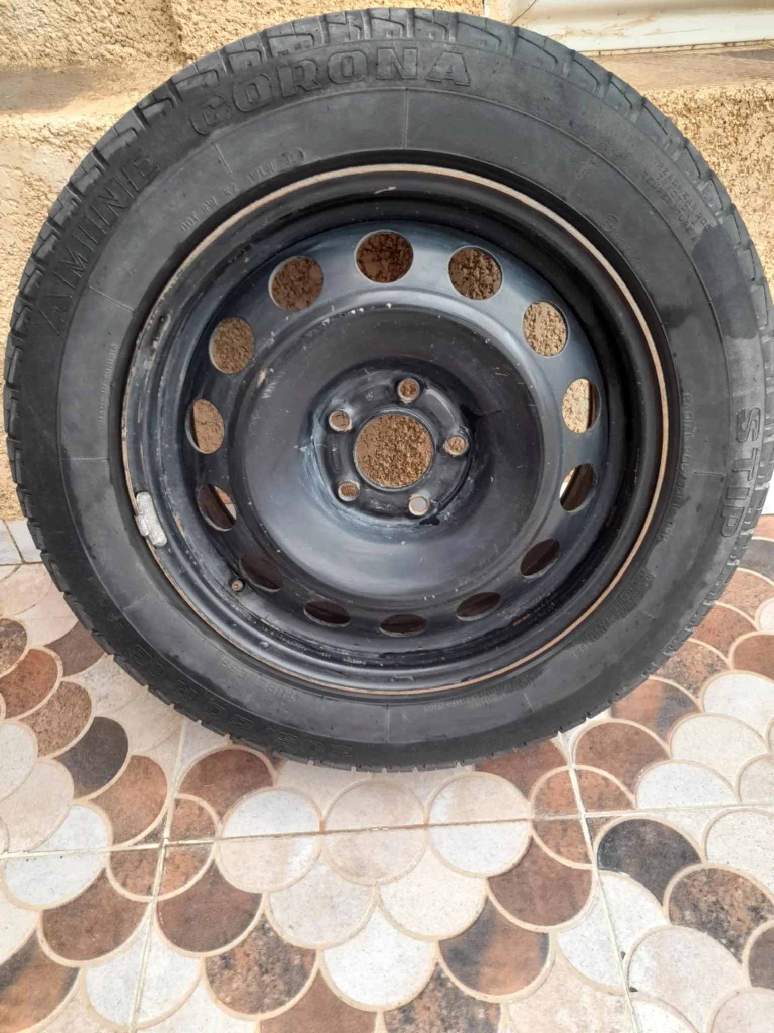 Roue complète (205/60/16) "AMINE" avec jante 5 troues à Tunis - Photo 1