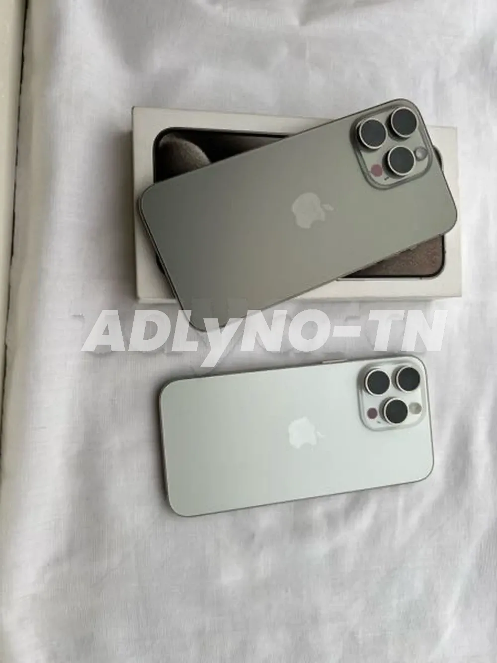 iPhone 15 Pro Max chez notre boutique Dream Phone 256G batterie 100% peu servi état neuf avec les accessoires et facture et garantie prix pièce Naturel titanium batt100% à 3550d Blanc batterie 100% à 3450d Tel20172643 à Tunis - Photo 1