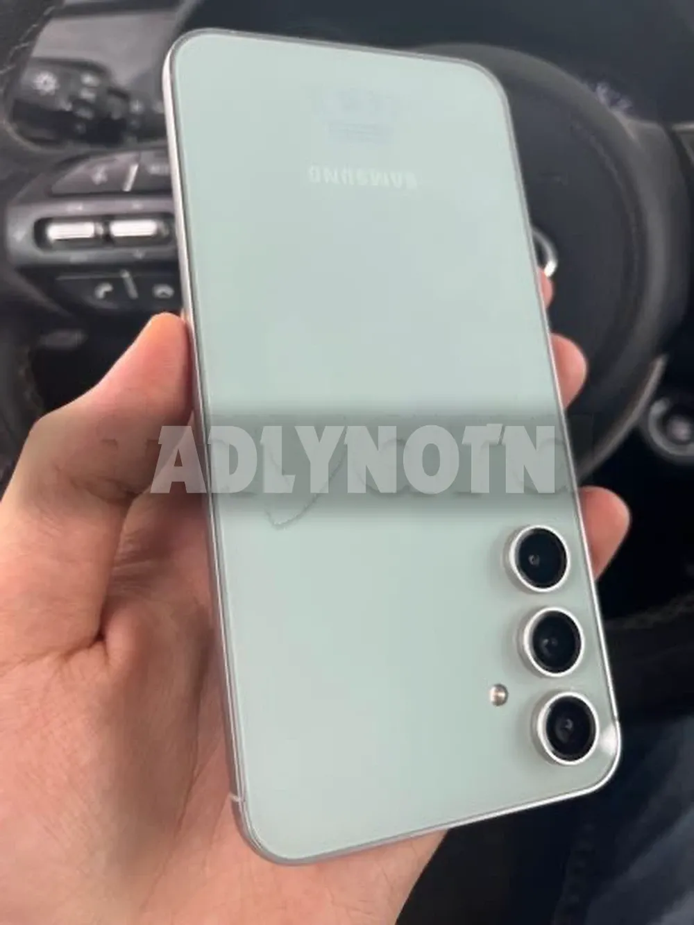 Samsung S23 FE 128/8 5G état neuf parfaite peu servi importé officiel aucun défaut tt en marche jamais réparé avec son câble facture et garantie prix 1350dt tel 20172643 à Tunis - Photo 4