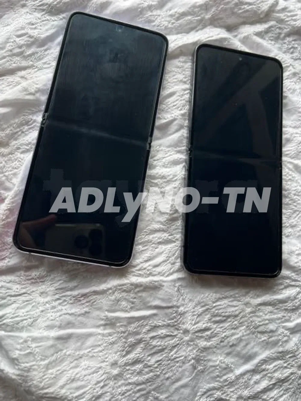 Samsung Z Flip 4 Noire et Violet 128/8g ram état 100% neuf très peu servi importé de l'Europe officiel validé sur sajalni aucun défaut jamais réparé avec son câble et facture boutique prix pièce 1450dt Tel 20172643 à Tunis - Photo 5