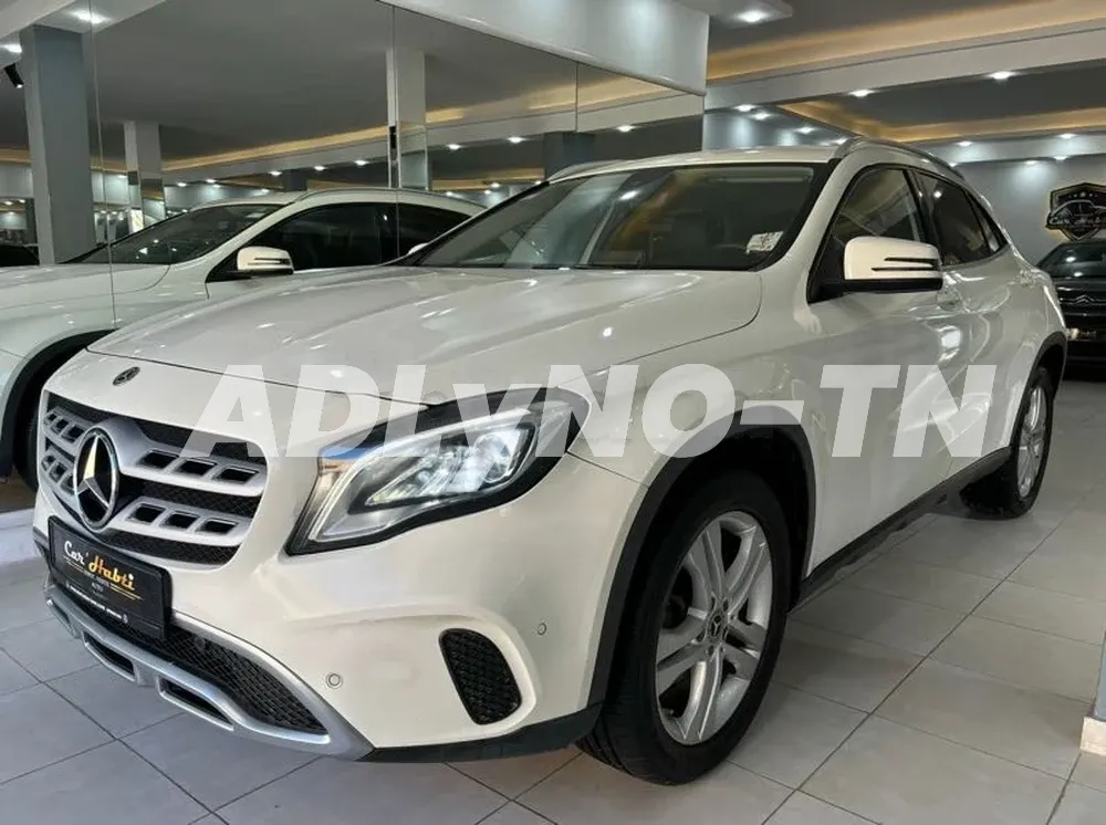 2017 MERCEDES GLA 200 à Tunis - Photo 2
