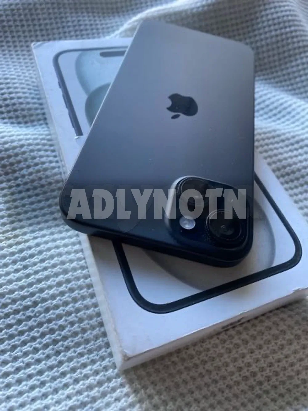 iPhone 15 Plus Noire 128G neuf comme cacheté Batt 100% cycle de charge 30 fois sous garantie Apple avec ces accessoires et facture boutique version Europe validé sur sajalni prix 2850 tel 58218744 à Tunis - Photo 3