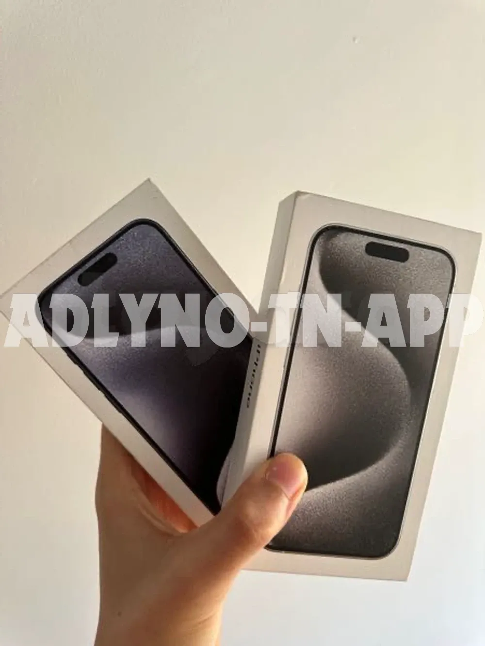 iPhone 15 Pro 256G cachète jamais servi jamais activé avec facture et garantie boutique et garantie Apple 12 mois 256g à 3550d plus d'info contacter 20172643 à Tunis - Photo 1