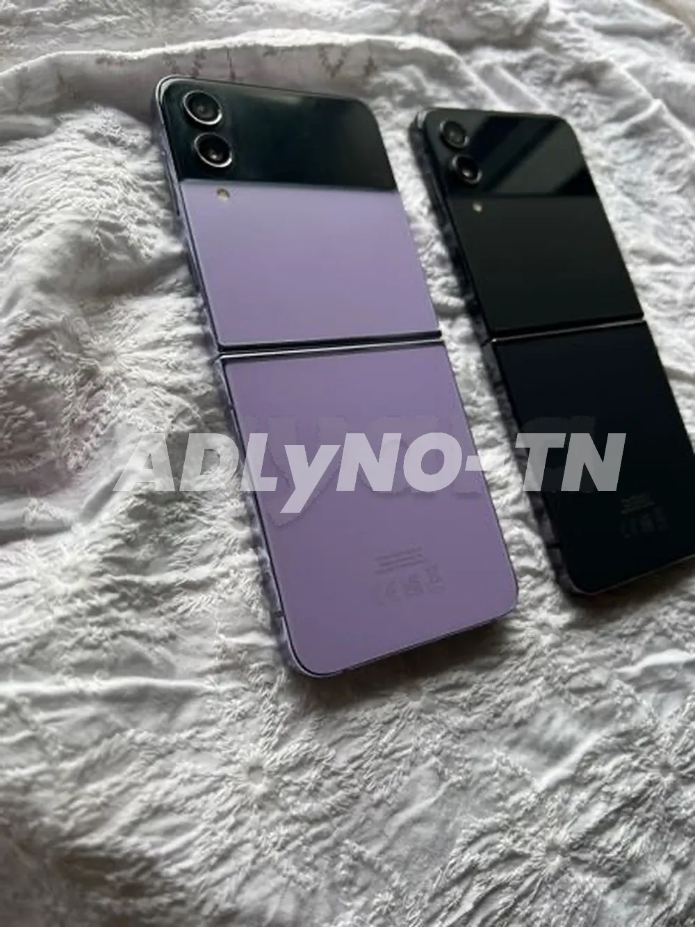 Samsung Z Flip 4 Noire et Violet 128/8g ram état 100% neuf très peu servi importé de l'Europe officiel validé sur sajalni aucun défaut jamais réparé avec son câble et facture boutique prix pièce 1450dt Tel 20172643 à Tunis - Photo 2