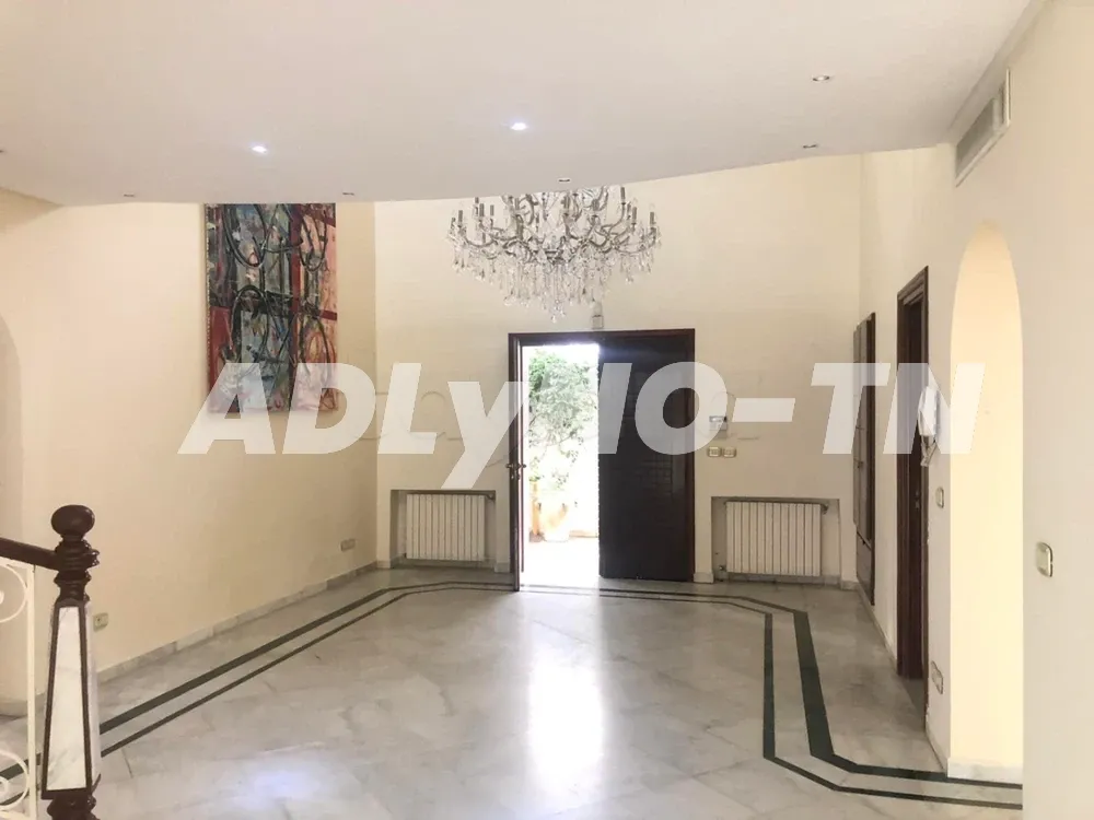 A louer villa 3 niv ac piscine usg bur ou hab Mutuelleville à Tunis - Photo 1