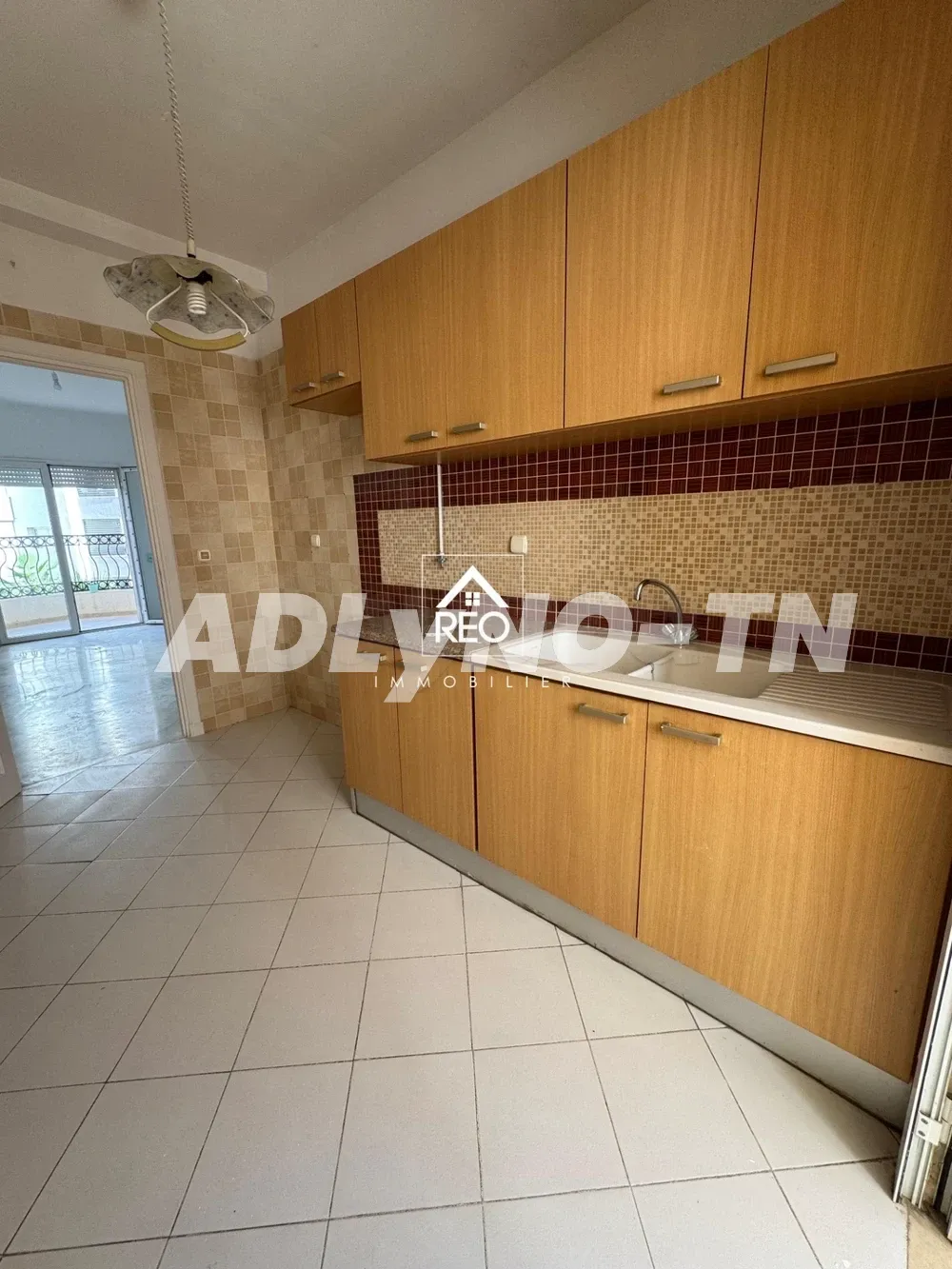 À louer : Un appartement S+2 situé à Cité Wahat à Tunis - Photo 2