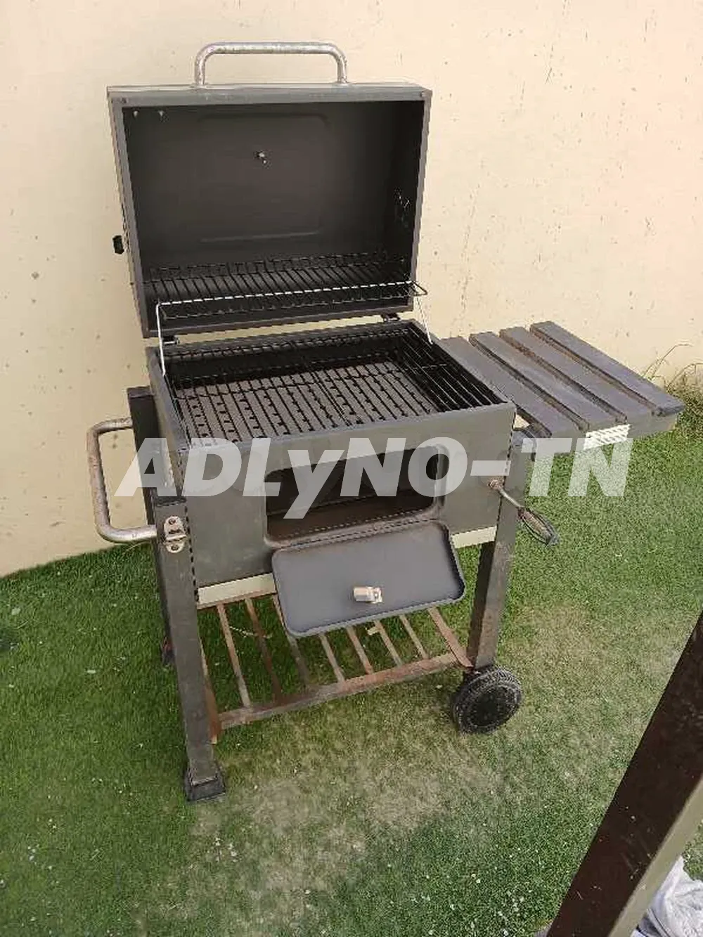  Table à manger avec 6 chaises et un buffet blenz en bon état 