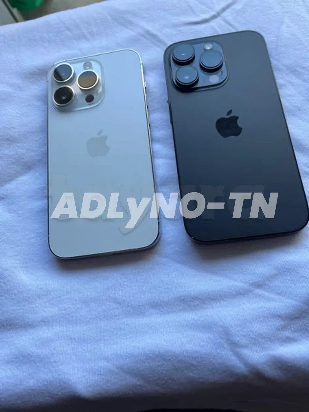 iPhone 14 Pro 128G Blanc et Noire état neuf importé validé jamais réparé modèle américain avec facture et garantie et câble Blanc état neuf batt99% à 2700 Noire bon état batt100% à 2550 Tel 20881435 à Tunis - Photo 2
