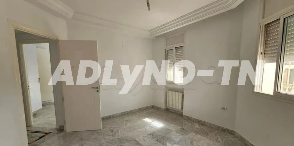 Etage de villa s+3 aux Jardins d’El Menzah 2 à Ariana - Photo 4