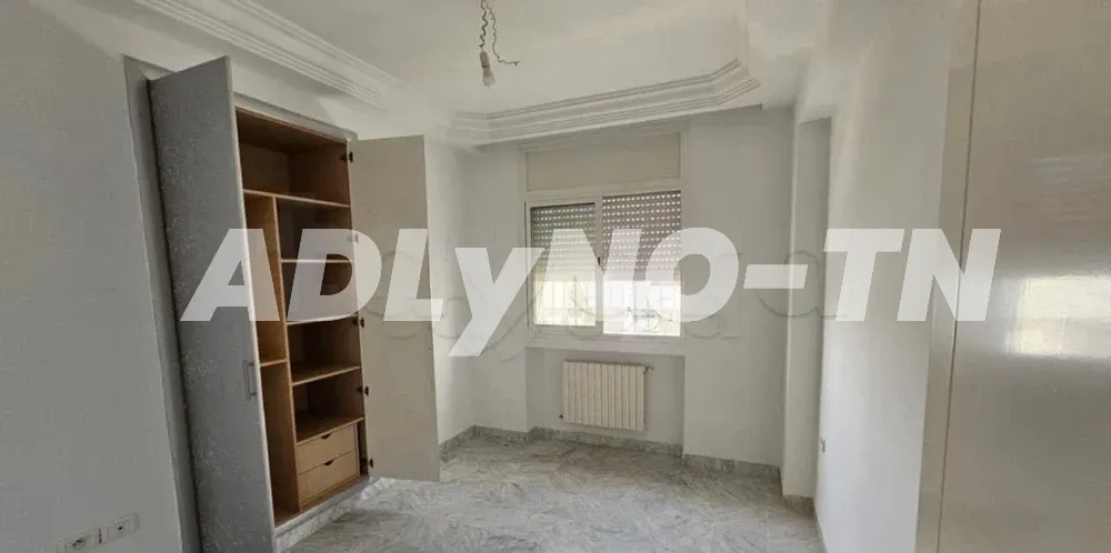 Etage de villa s+3 aux Jardins d’El Menzah 2 à Ariana - Photo 3