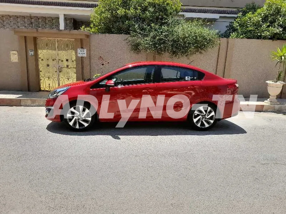 kia Rio 1er main à Ariana - Photo 1