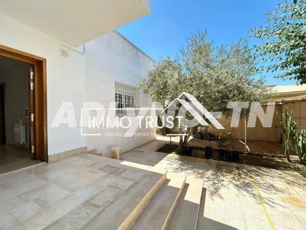 ?Villa S+3 avec jardin à La Marsa à Tunis - Photo 3
