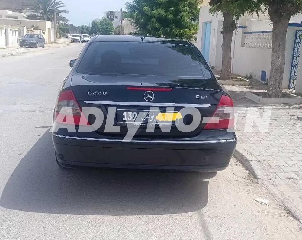Mercedes w211 Classe E Restylée E220 Cdi phase 2 (OM646) boite auto en très bon état (Avantgarde) à Tunis - Photo 1