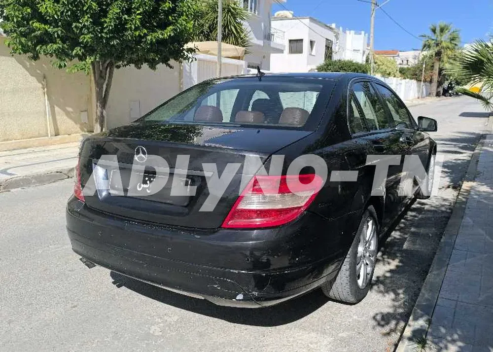 Mercedes c200 boite auto état propre à Ben Arous - Photo 3