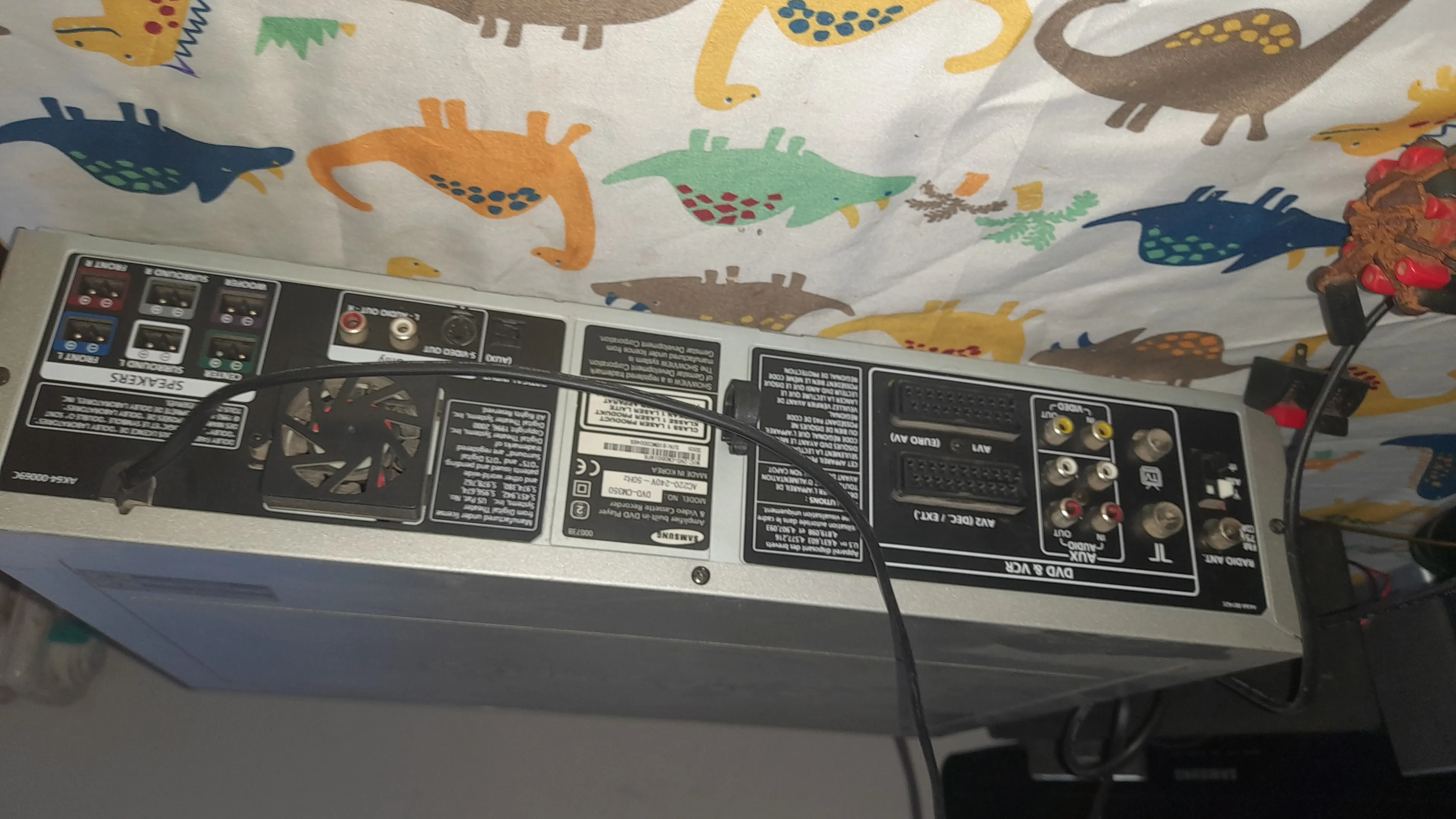 Une lecteur SAMSUNG /cd,dvd,vcd,cd-r,cd-rw,mp3,vhs et S-vhs. à Ariana - Photo 1