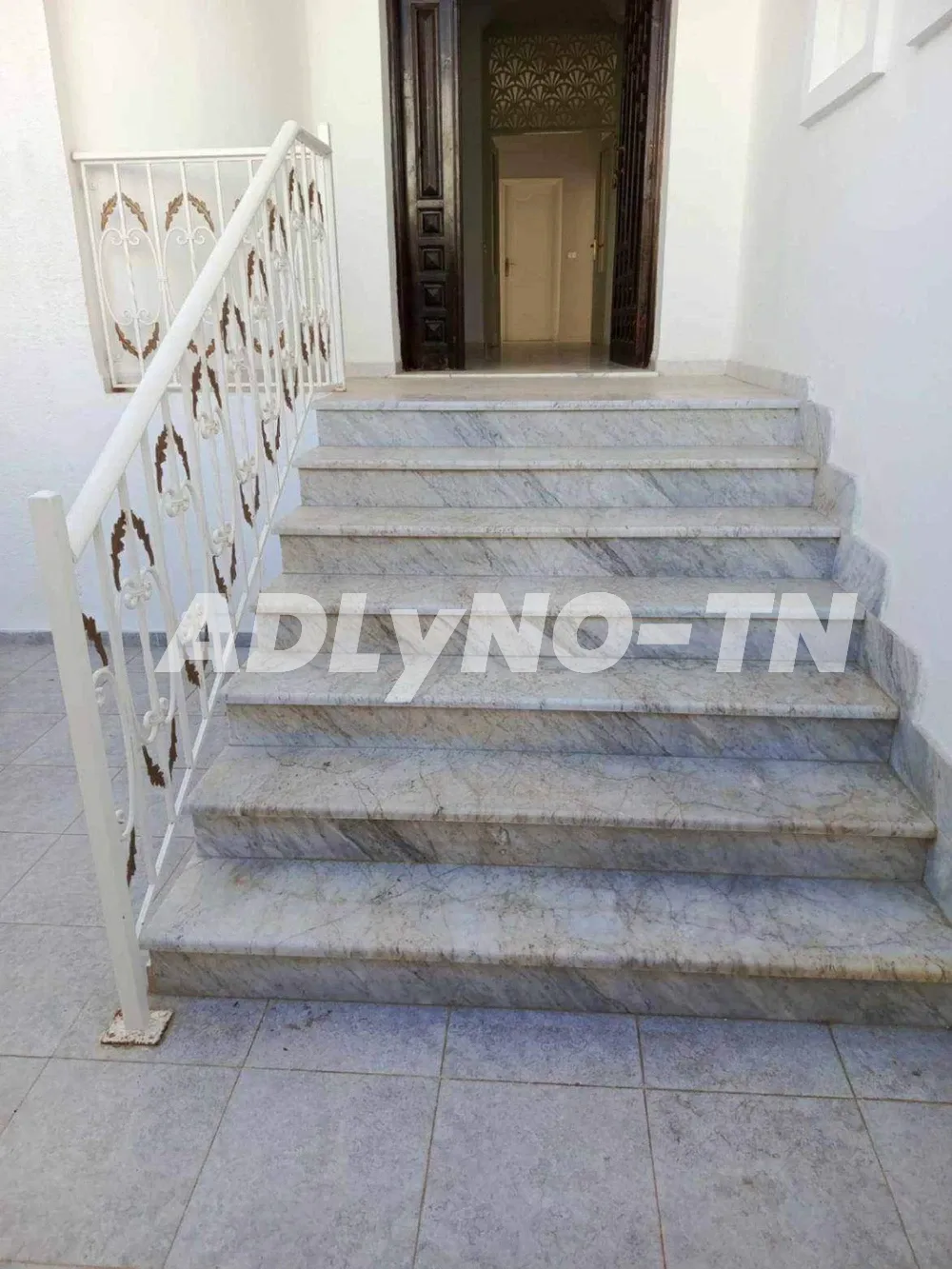  A louer un étage de villa s+2 jamais habité au 1er étage à nouvelle médina 3 