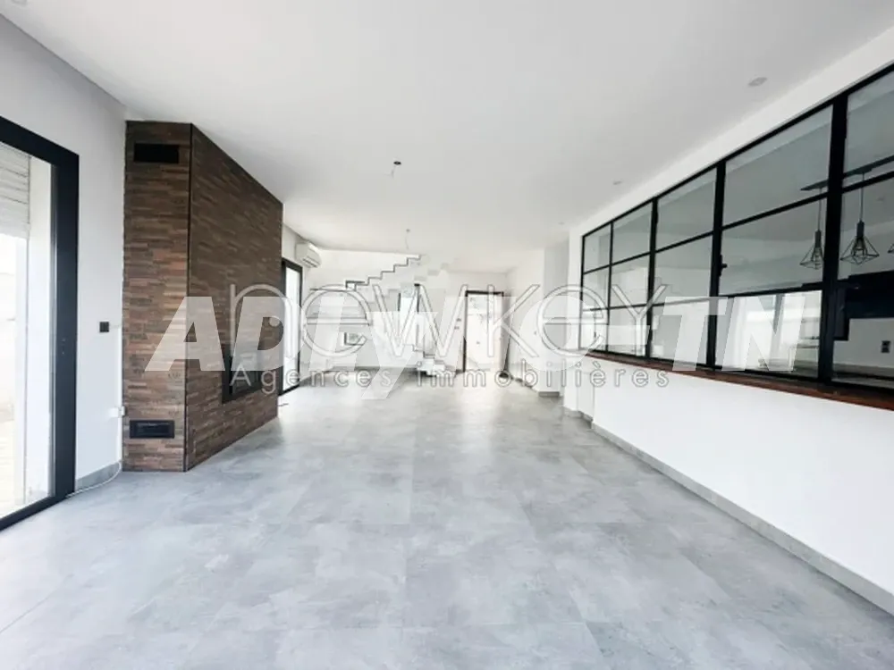 Une Villa indépendante S+4 à vendre à La Soukra à Ariana - Photo 1