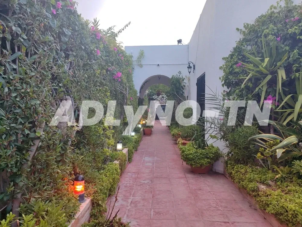 À Vendre Splendide Villa avec Piscine à Sidi Hamed à Nabeul - Photo 1