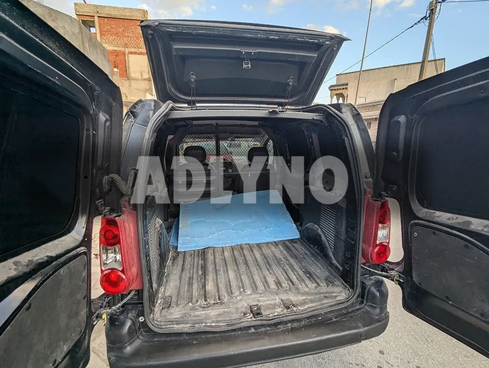 Berlingo B9 E-HDI à Tunis - Photo 4