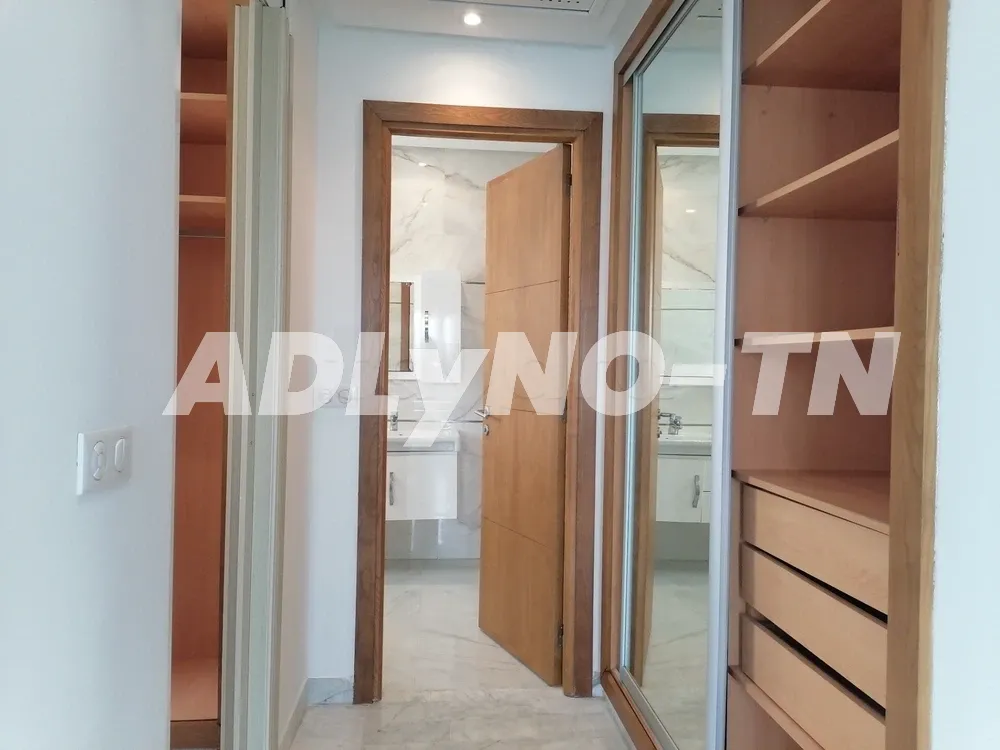 Étage de Villa S+3 Moderne à Ain Zaghouan à Tunis - Photo 3